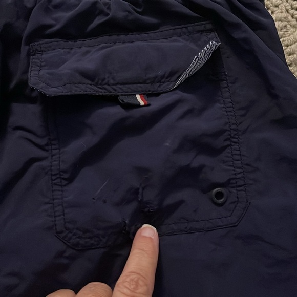 Men’s Tommy Hilfiger swim trunks men’s sz XL Navy blue 3 pockets, 1‎ pocket tear - Picture 9 of 12